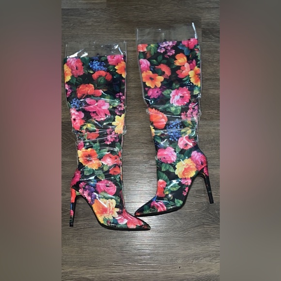 Floral boot - Picture 1 of 1